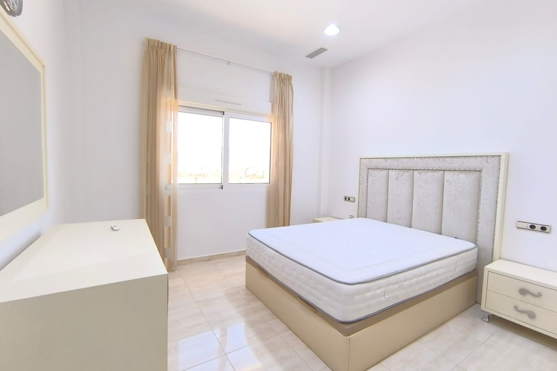 Resale - Villa -
Pinoso - Inland