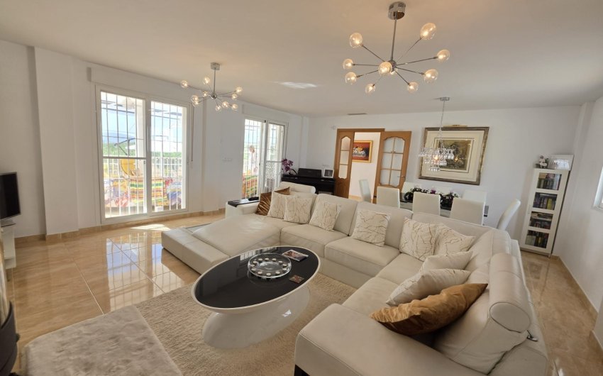 Resale - Villa -
Pinoso - Inland