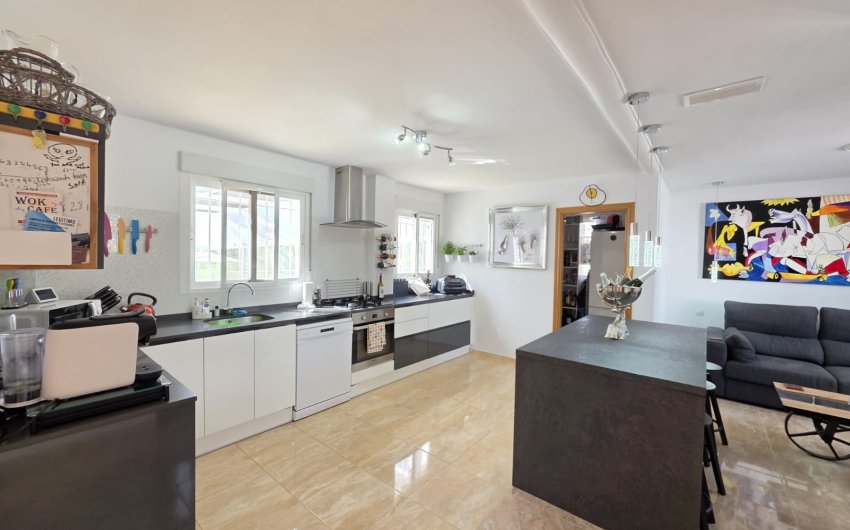 Resale - Villa -
Pinoso - Inland