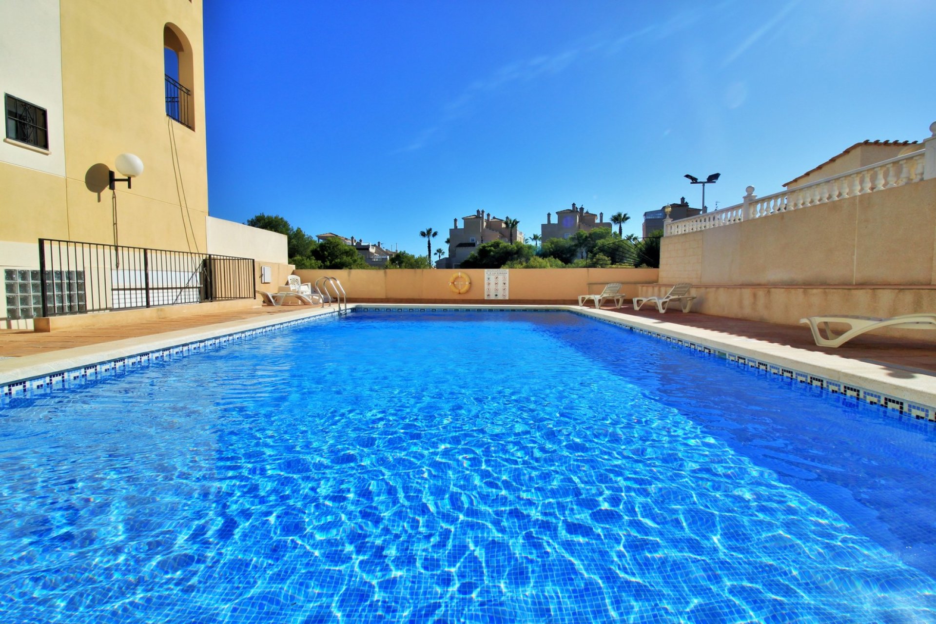 Resale - Villa -
Playa Flamenca