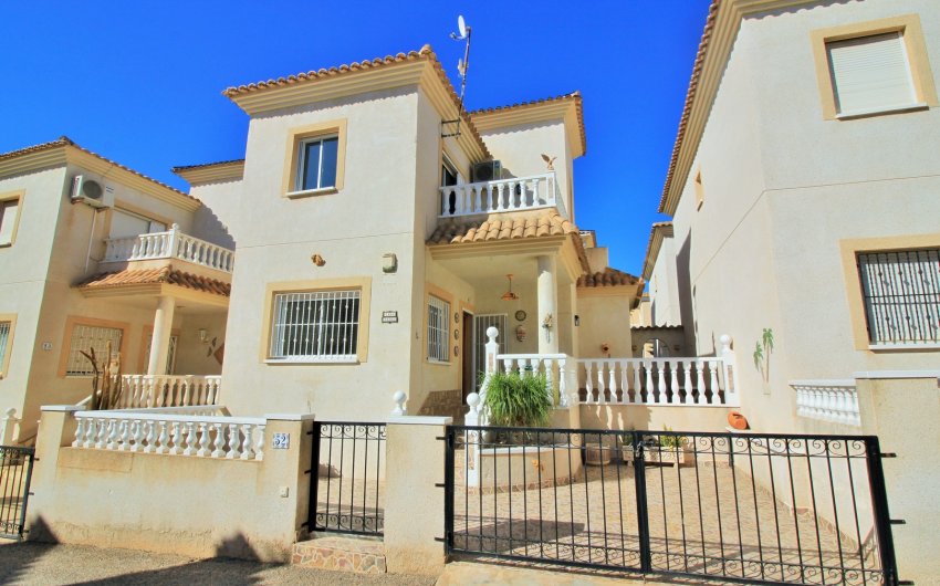 Resale - Villa -
Playa Flamenca