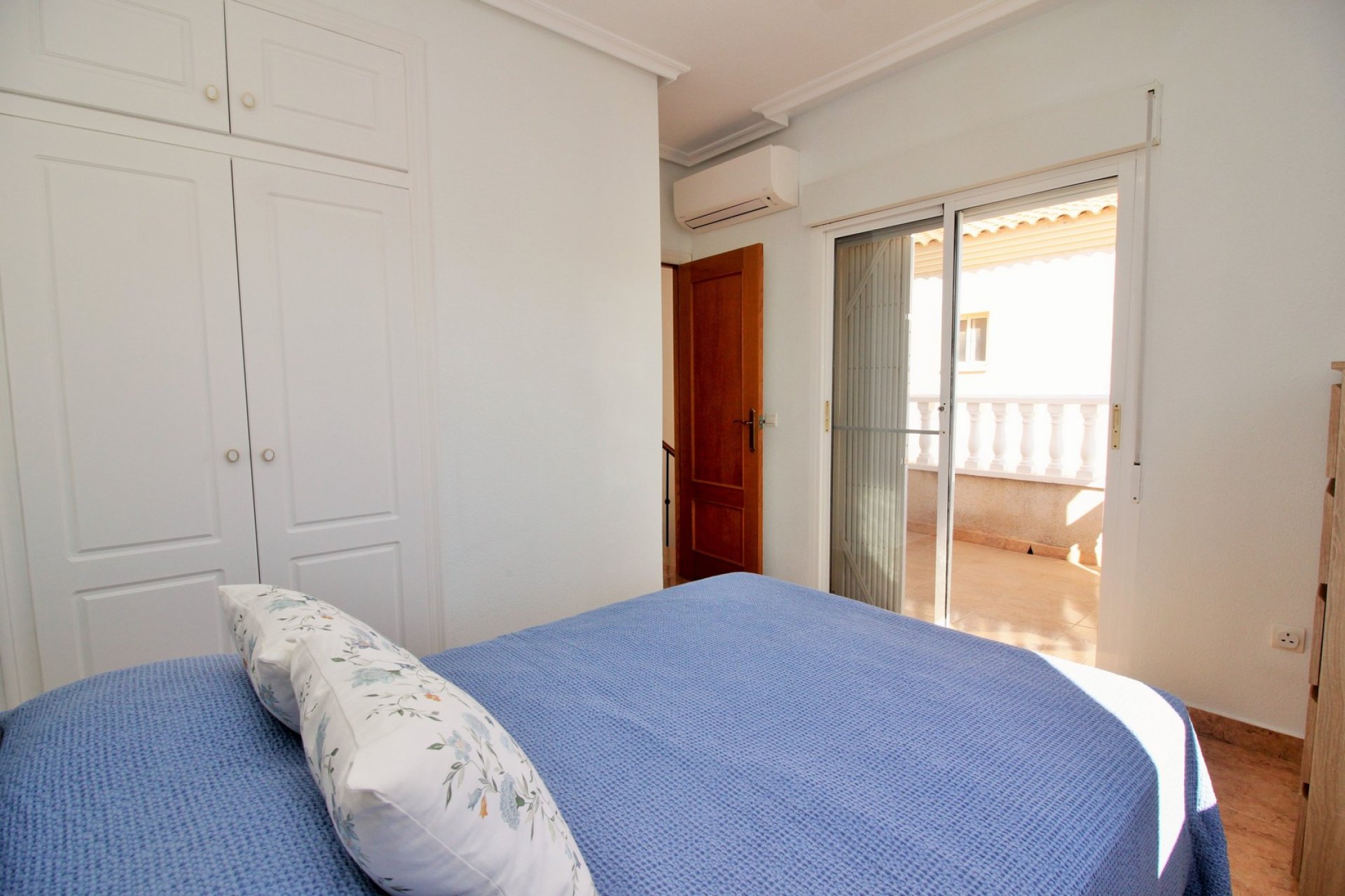 Resale - Villa -
Playa Flamenca