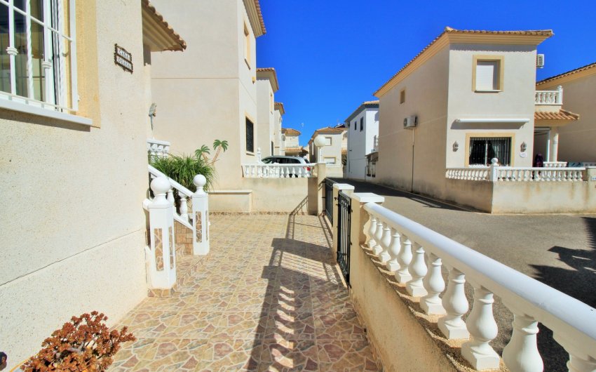 Resale - Villa -
Playa Flamenca