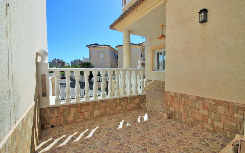 Resale - Villa -
Playa Flamenca