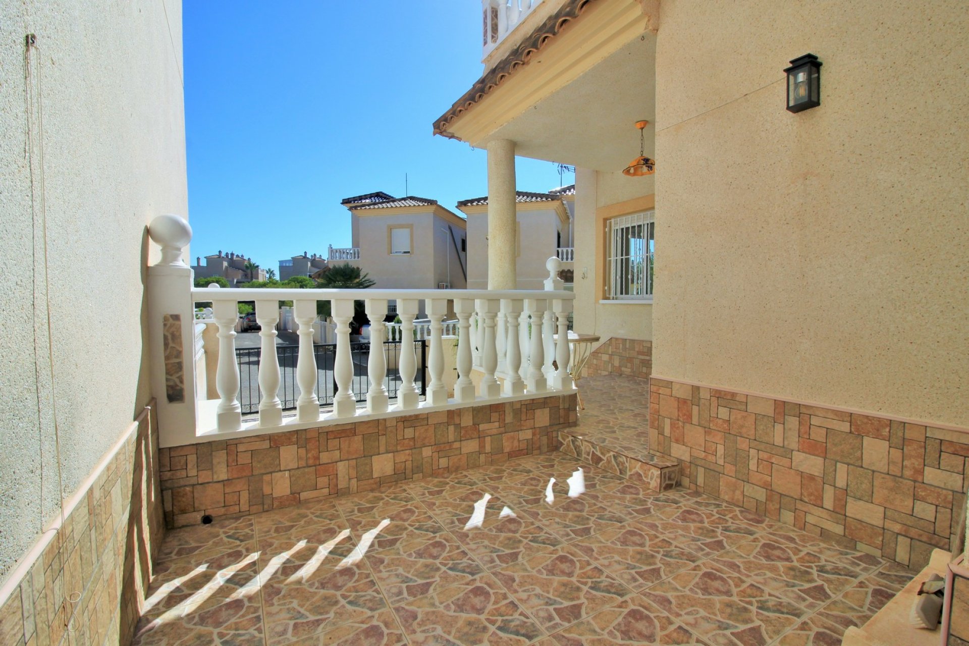 Resale - Villa -
Playa Flamenca