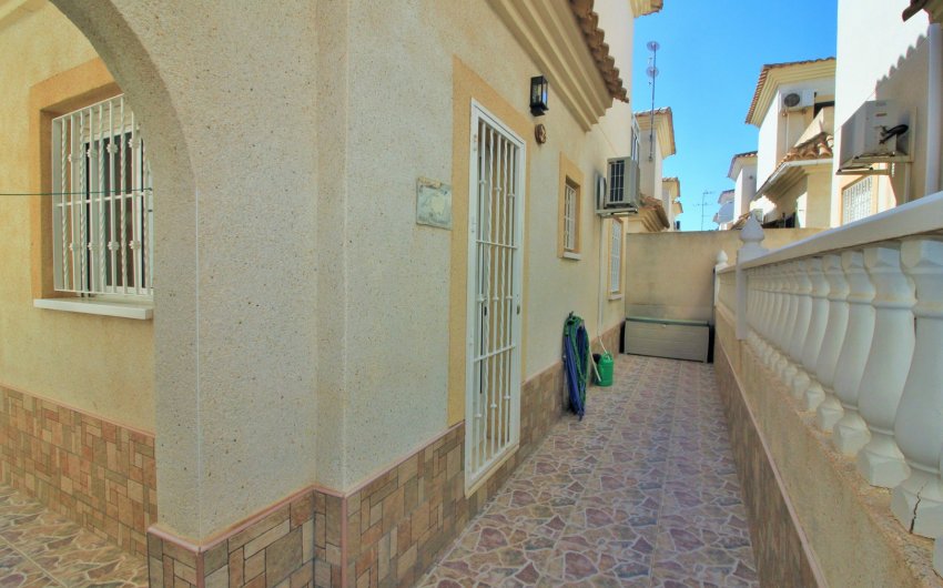 Resale - Villa -
Playa Flamenca