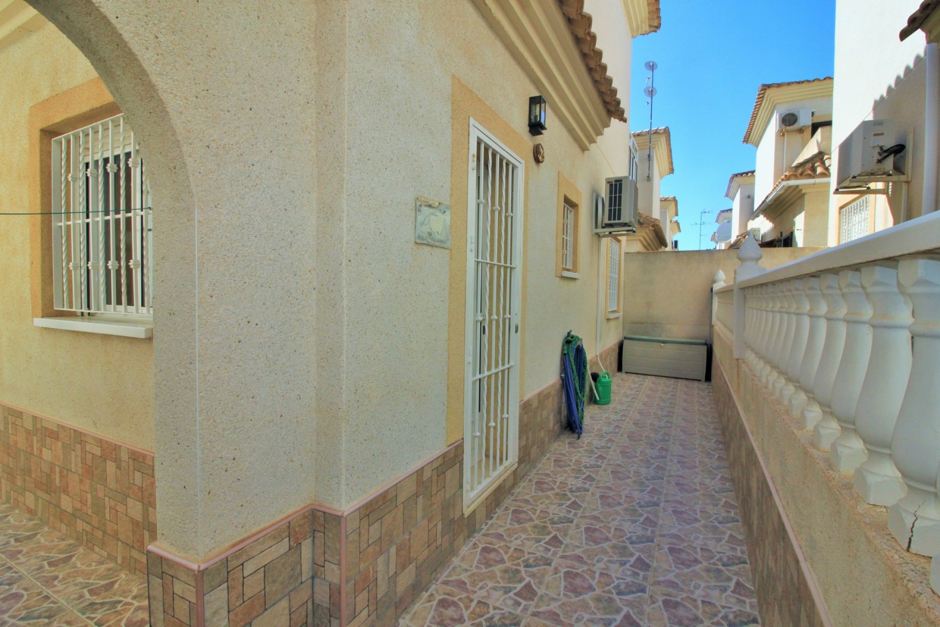 Resale - Villa -
Playa Flamenca