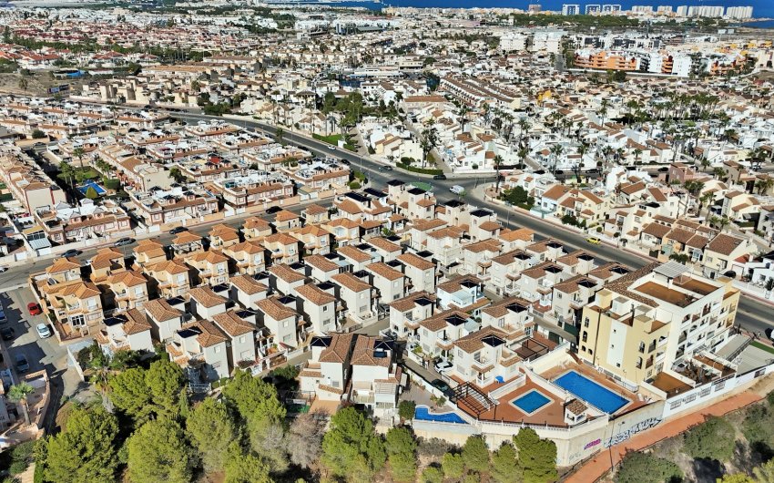 Resale - Villa -
Playa Flamenca