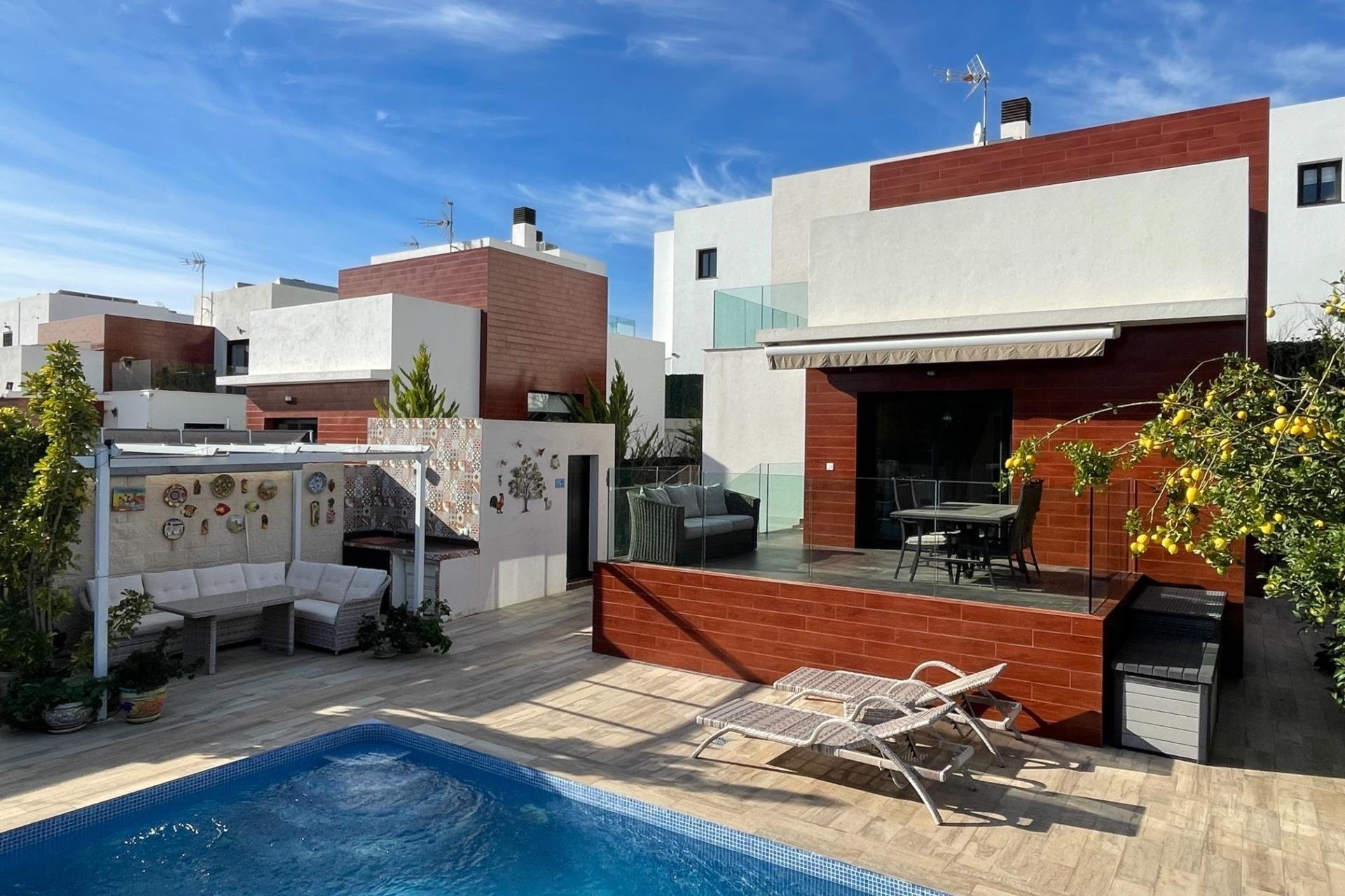 Resale - Villa -
Polop - Alberca