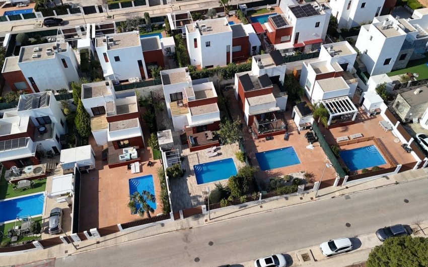 Resale - Villa -
Polop - Alberca