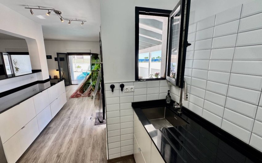 Resale - Villa -
Punta Prima