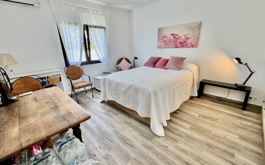 Resale - Villa -
Punta Prima