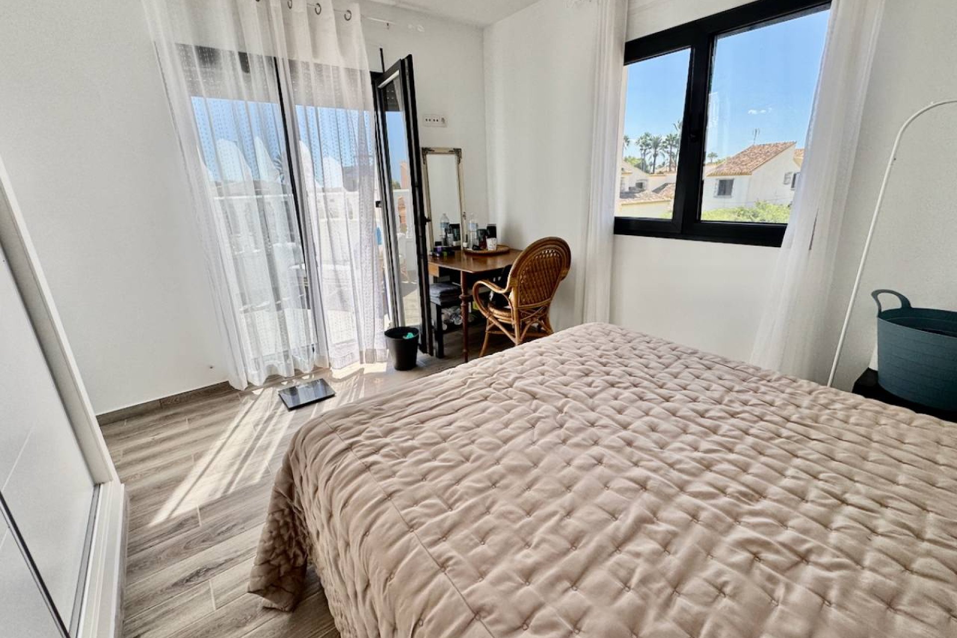 Resale - Villa -
Punta Prima