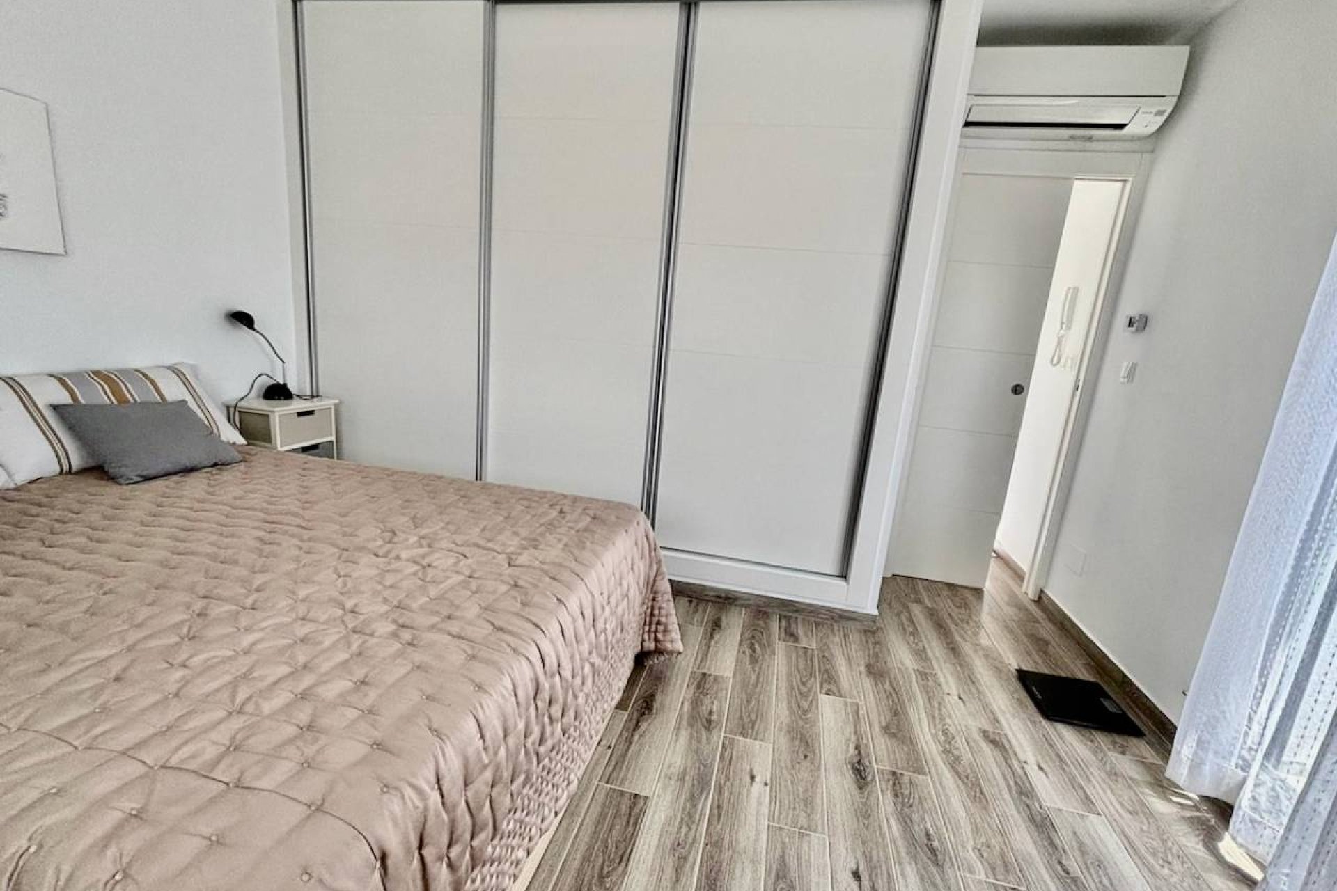 Resale - Villa -
Punta Prima