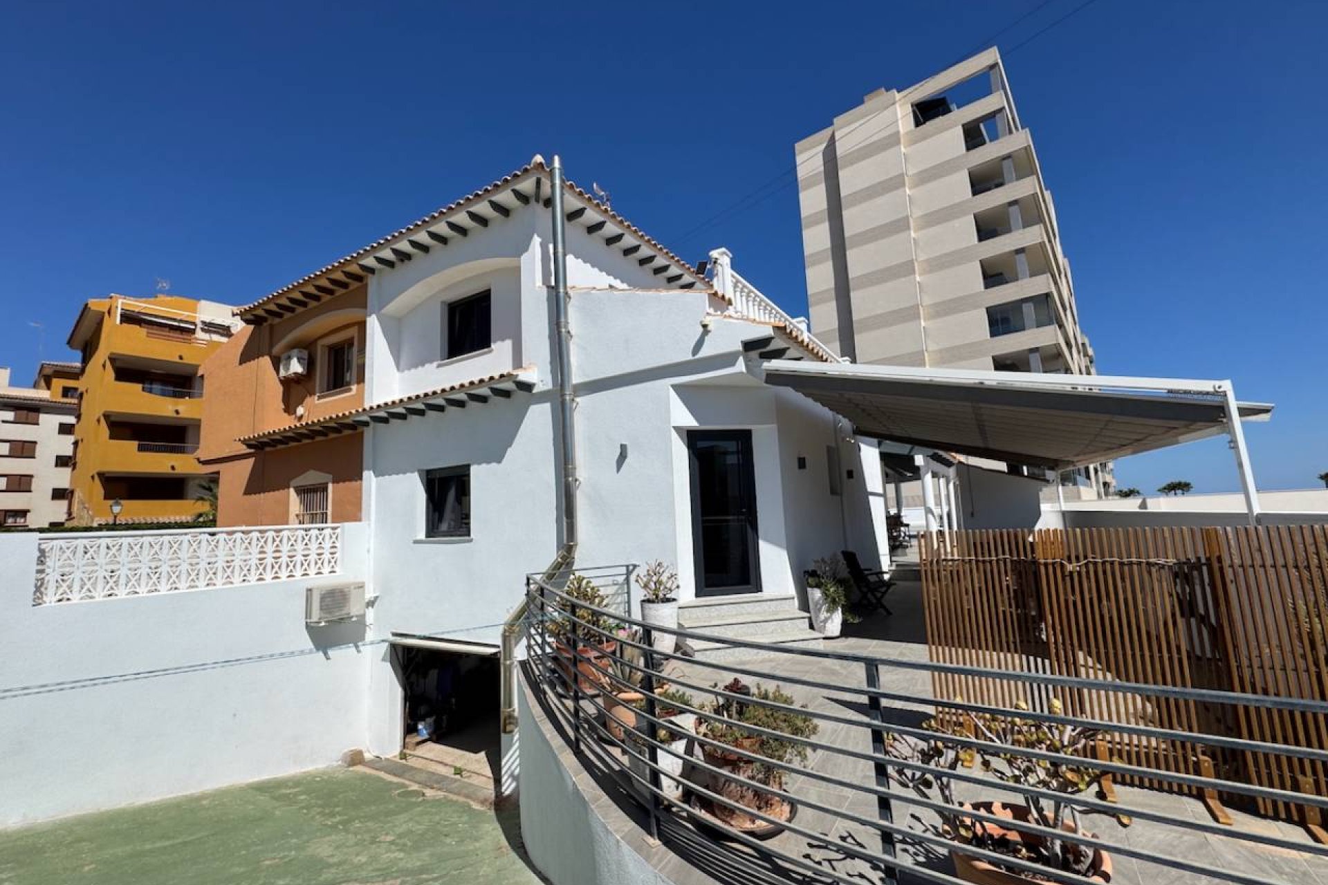 Resale - Villa -
Punta Prima