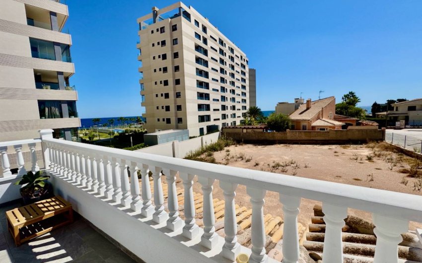 Resale - Villa -
Punta Prima