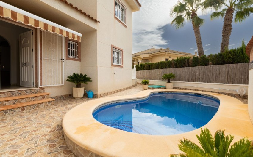 Resale - Villa -
Rojales - Benimar