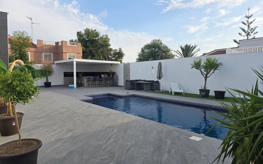 Resale - Villa -
Rojales - Inland