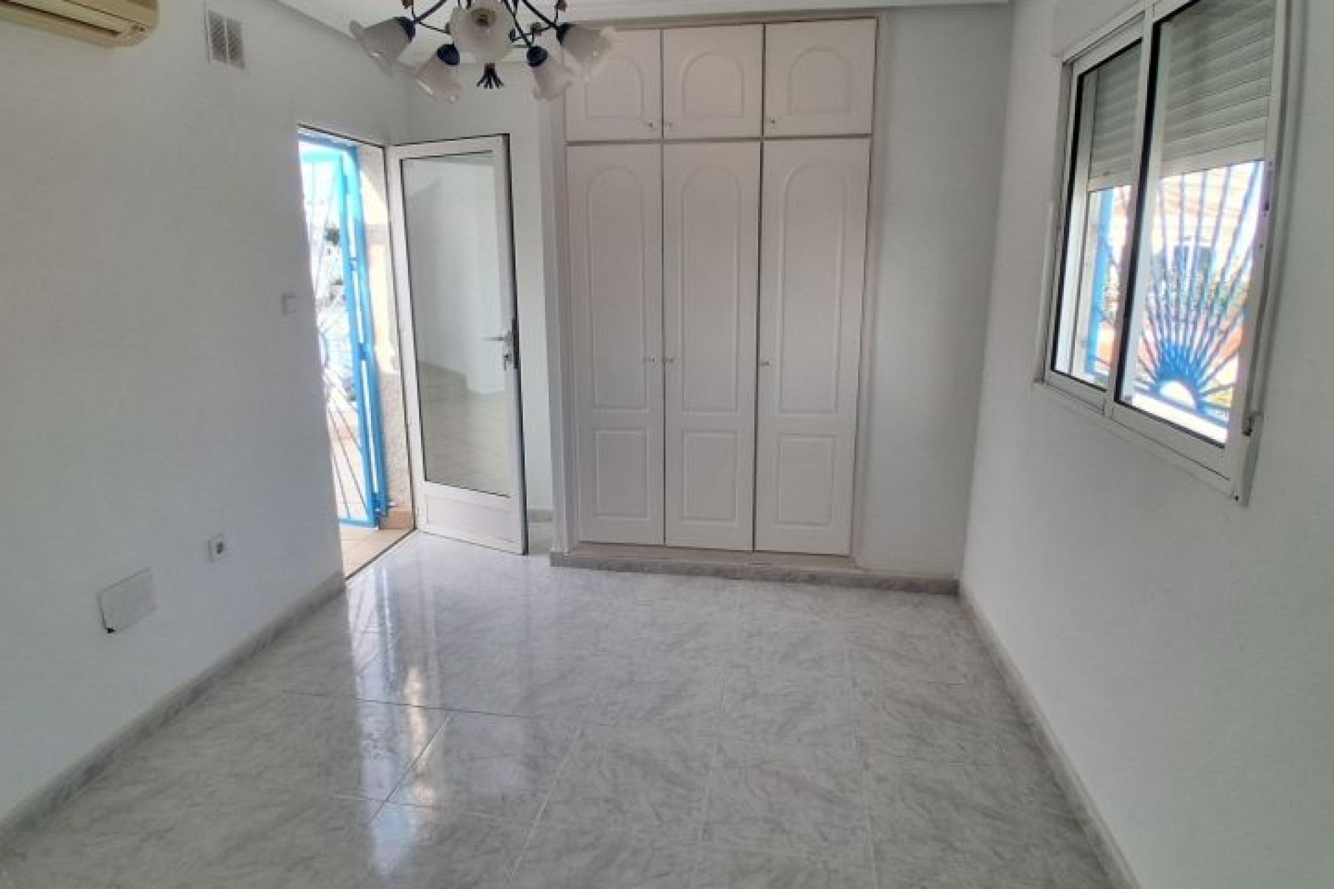 Resale - Villa -
Rojales - Inland