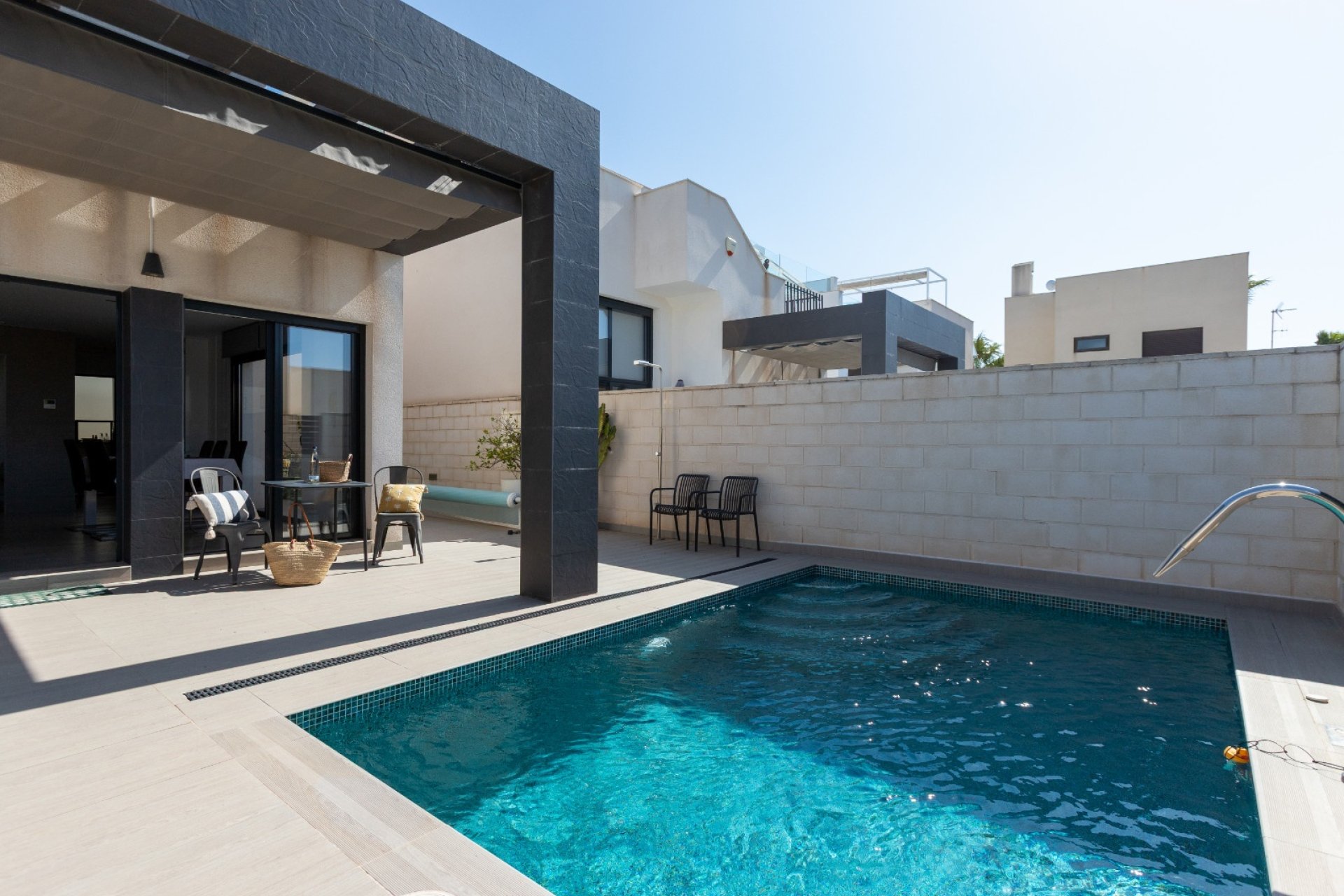 Resale - Villa -
Rojales - Inland