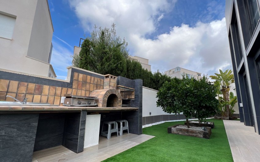 Resale - Villa -
San Miguel de Salinas - Costa Blanca Sur