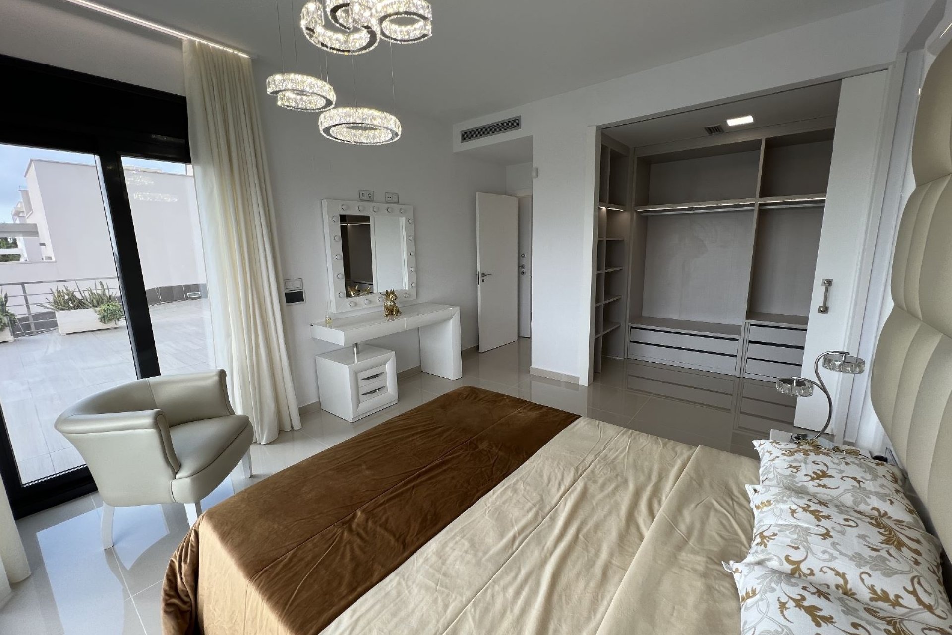 Resale - Villa -
San Miguel de Salinas - Costa Blanca