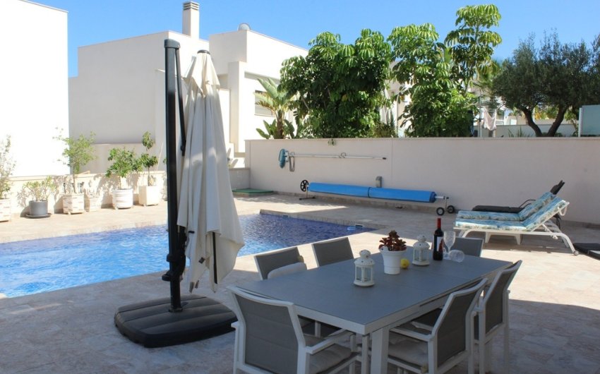 Resale - Villa -
San Miguel de Salinas - Inland