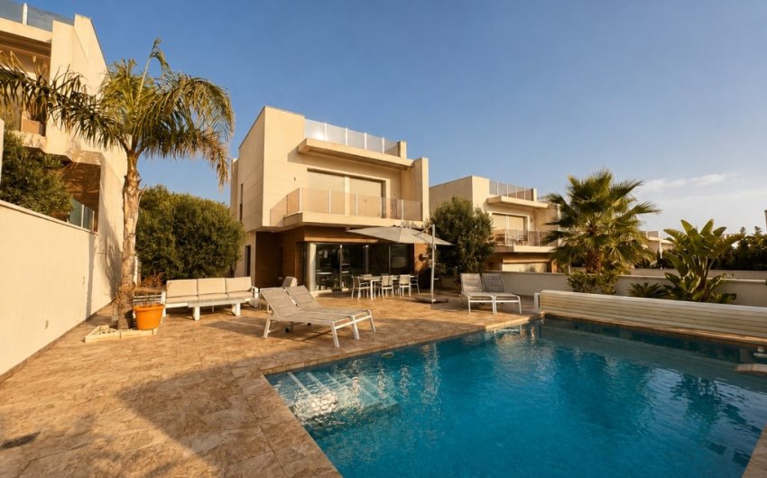 Resale - Villa -
San Miguel de Salinas - Inland