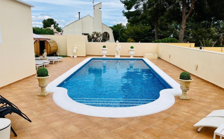 Resale - Villa -
San Miguel de Salinas - Inland