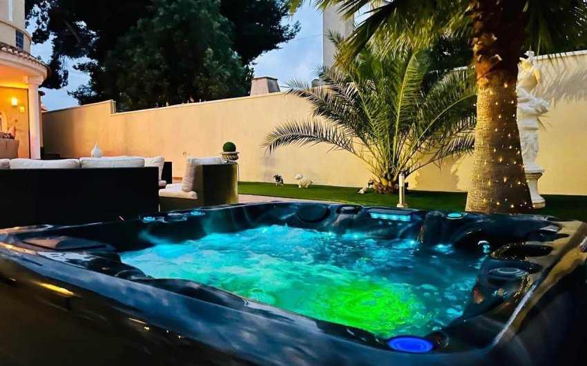 Resale - Villa -
San Miguel de Salinas - Inland