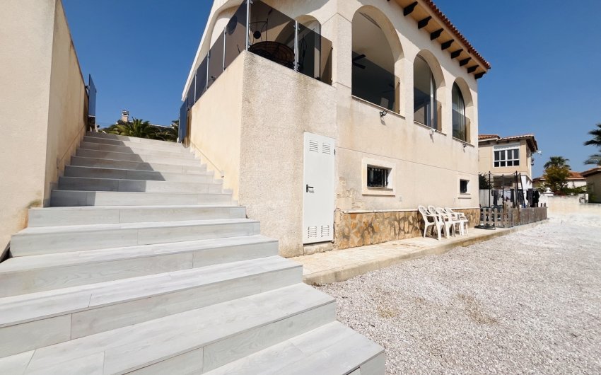 Resale - Villa -
San Miguel de Salinas - Inland