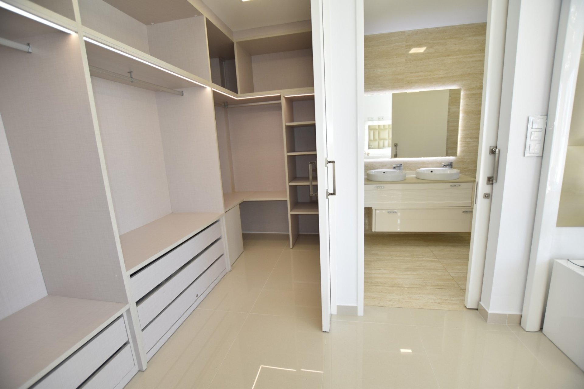 Resale - Villa -
San Miguel de Salinas - Inland