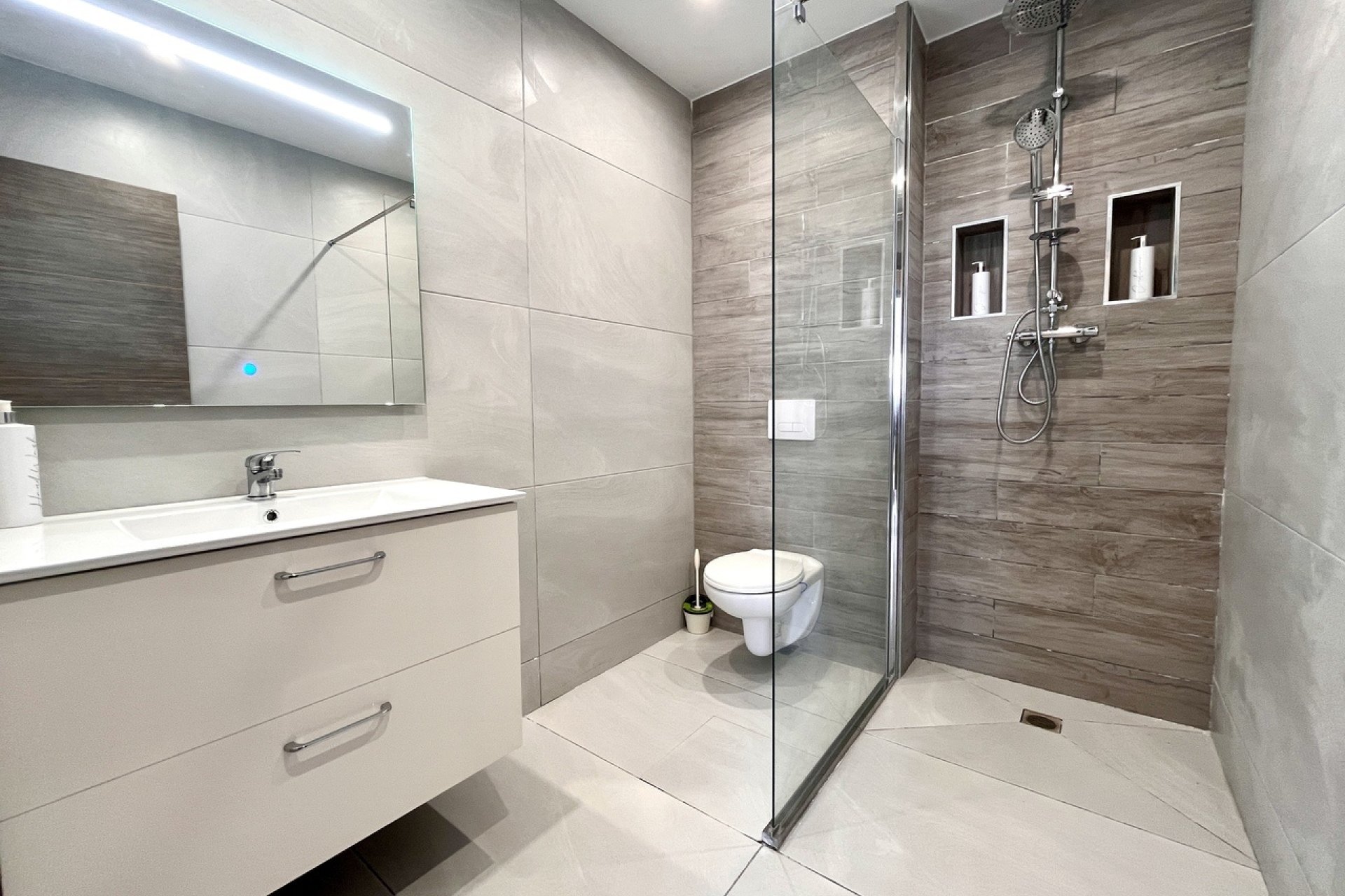 Resale - Villa -
San Miguel de Salinas - Inland