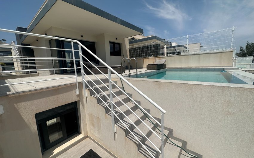 Resale - Villa -
San Miguel de Salinas - Inland