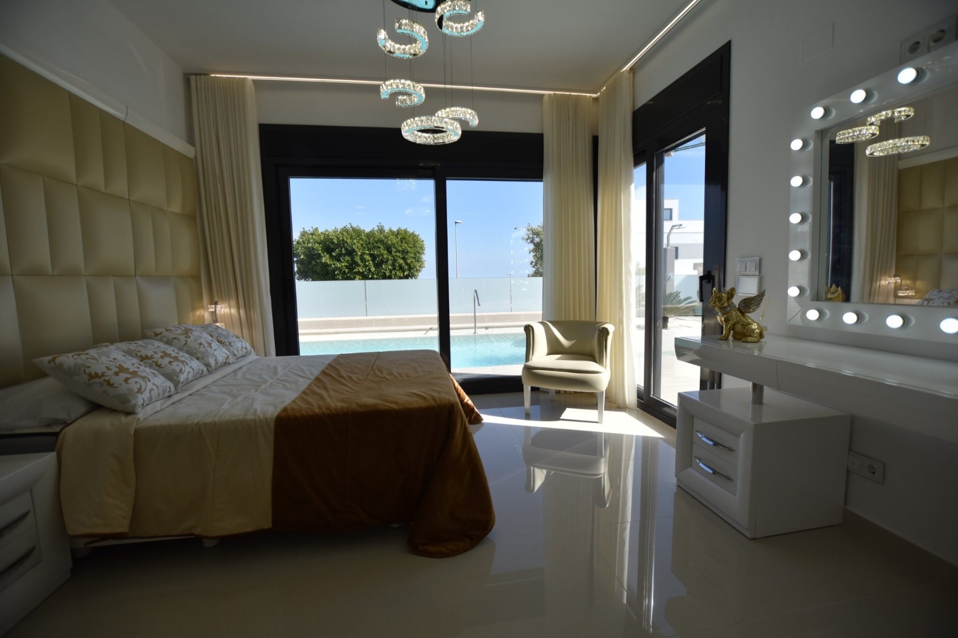 Resale - Villa -
San Miguel de Salinas - Inland