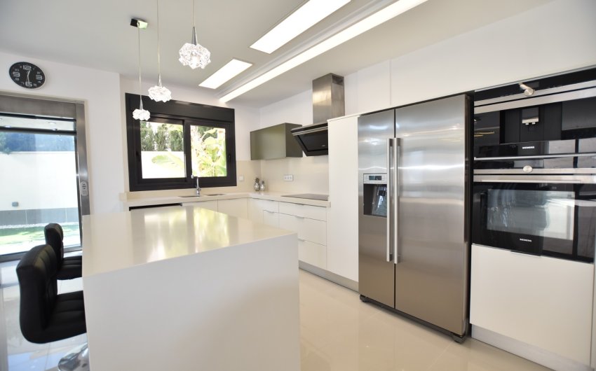 Resale - Villa -
San Miguel de Salinas - Inland