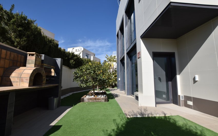 Resale - Villa -
San Miguel de Salinas - Inland