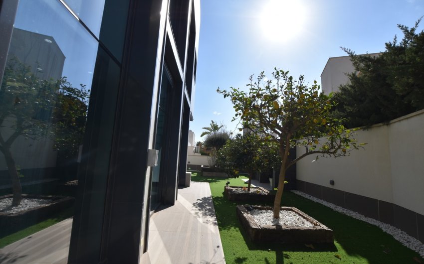 Resale - Villa -
San Miguel de Salinas - Inland