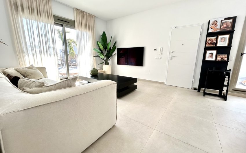 Resale - Villa -
San Miguel de Salinas - Inland