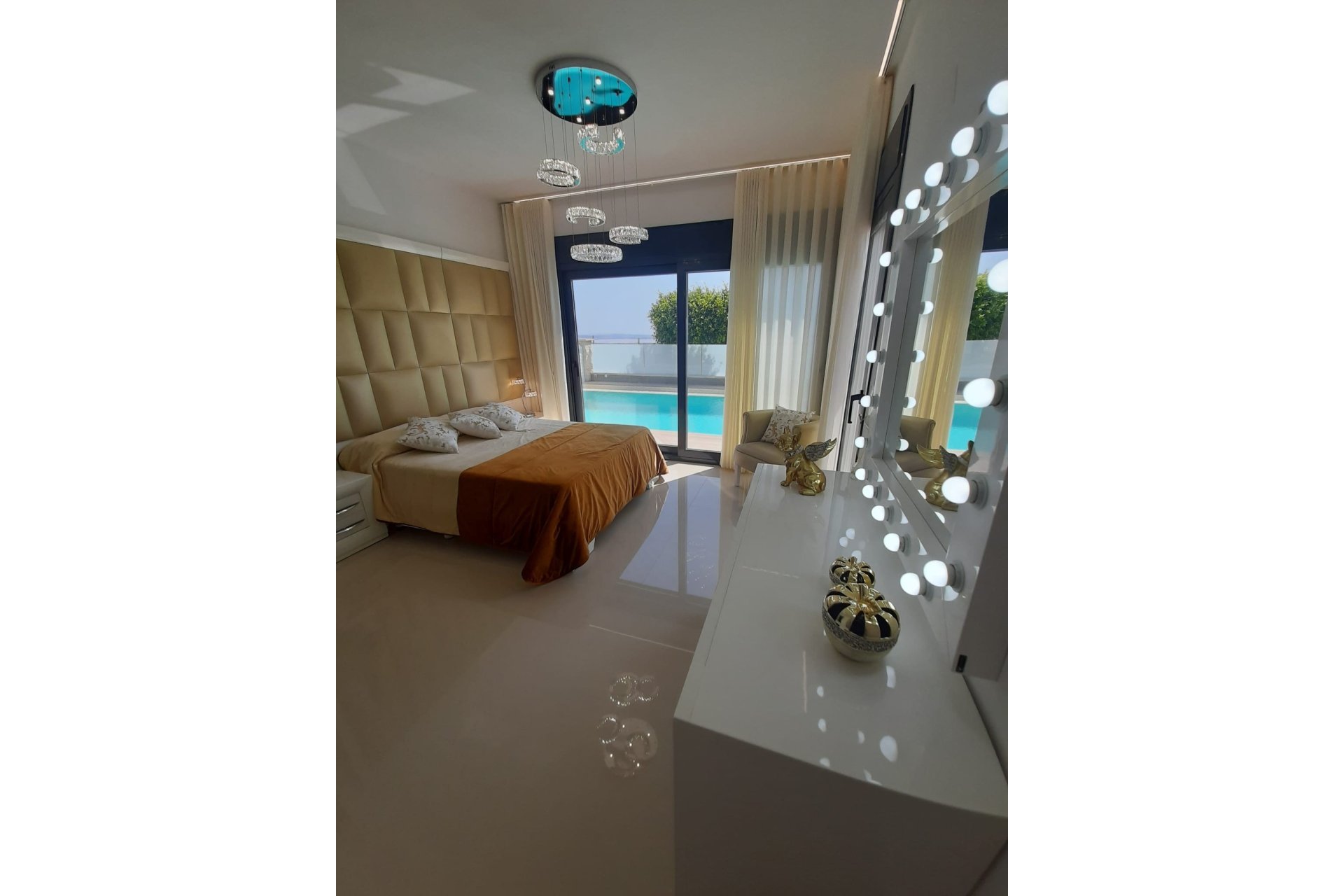 Resale - Villa -
San Miguel de Salinas - Inland