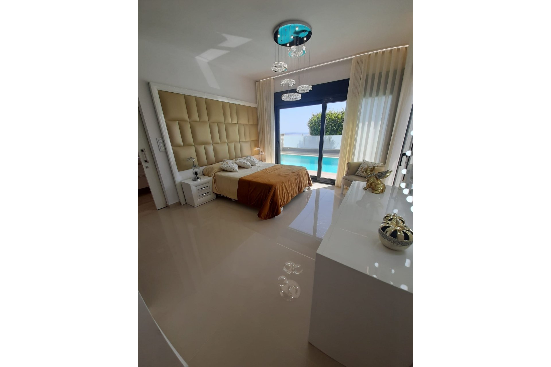 Resale - Villa -
San Miguel de Salinas - Inland