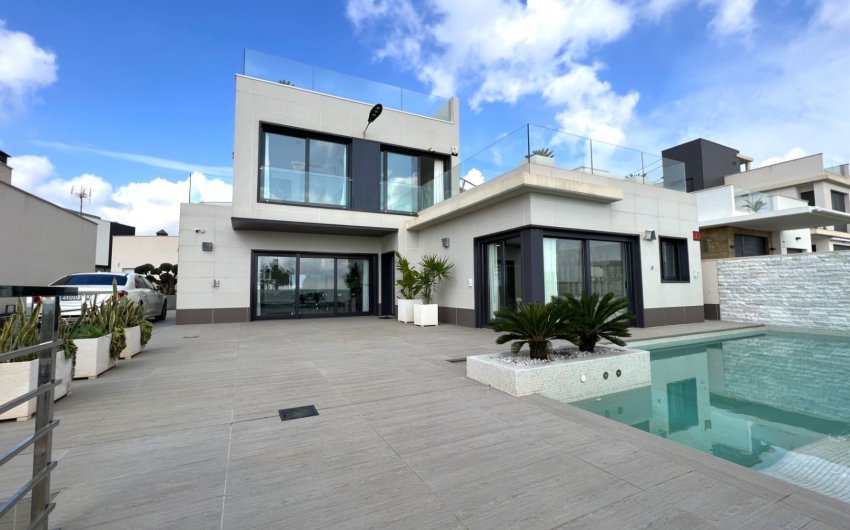 Resale - Villa -
San Miguel de Salinas - Inland