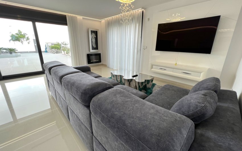 Resale - Villa -
San Miguel de Salinas - Inland