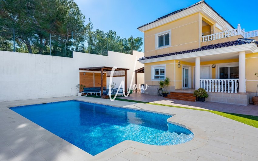 Resale - Villa -
San Miguel de Salinas - Inland