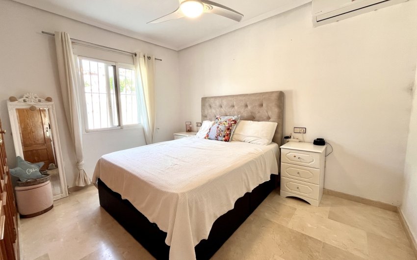 Resale - Villa -
San Miguel de Salinas - Inland