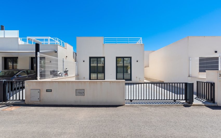 Resale - Villa -
San Miguel de Salinas - Inland