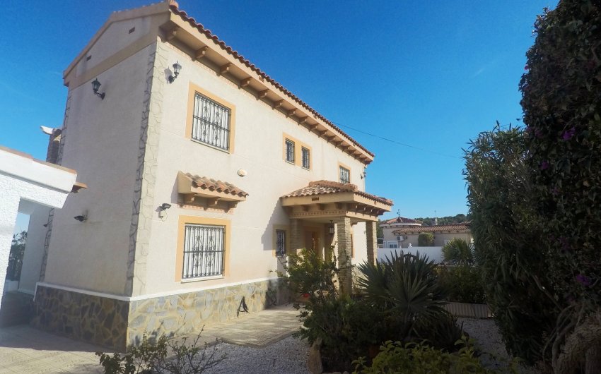 Resale - Villa -
San Miguel de Salinas - Las Comunicaciones