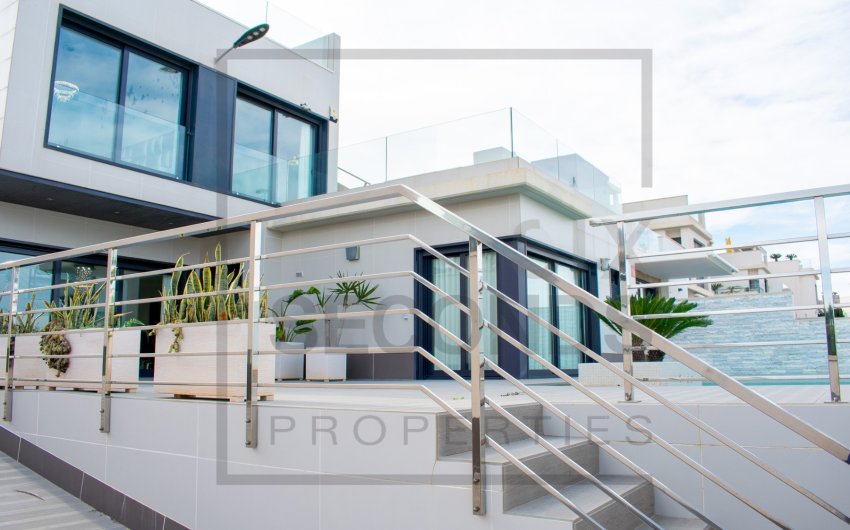 Resale - Villa -
San Miguel de Salinas - Urbanizaciones