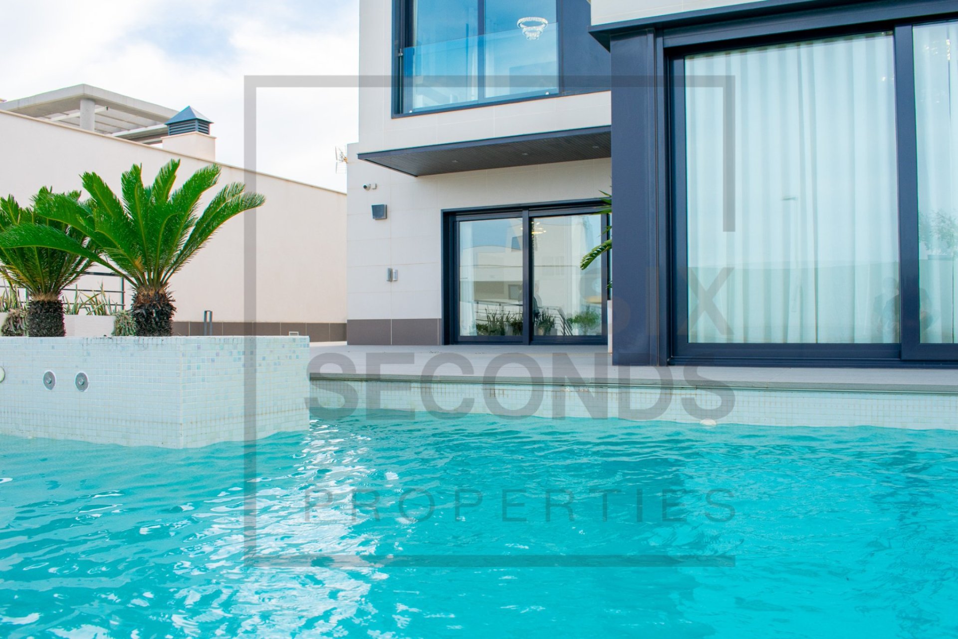 Resale - Villa -
San Miguel de Salinas - Urbanizaciones