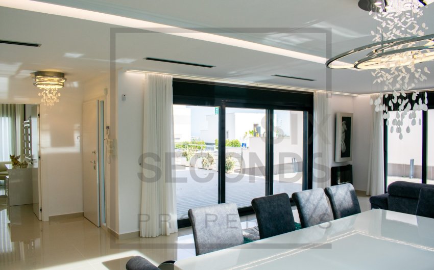 Resale - Villa -
San Miguel de Salinas - Urbanizaciones